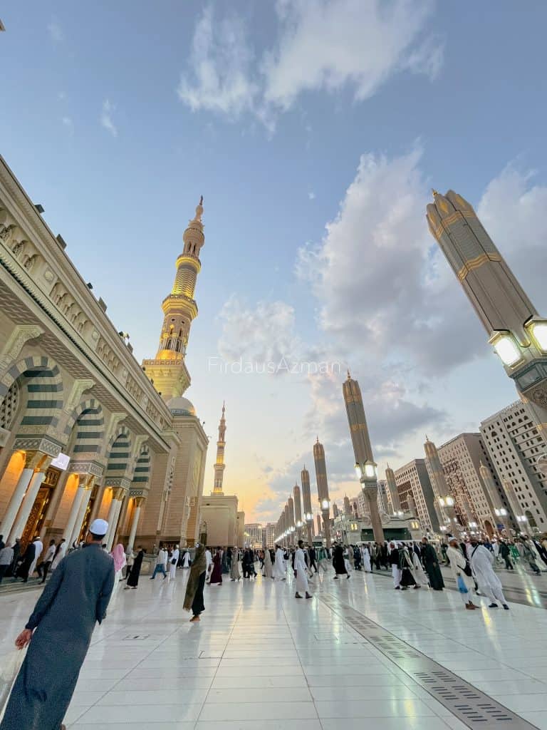 infront masjid nabawi before prayer time